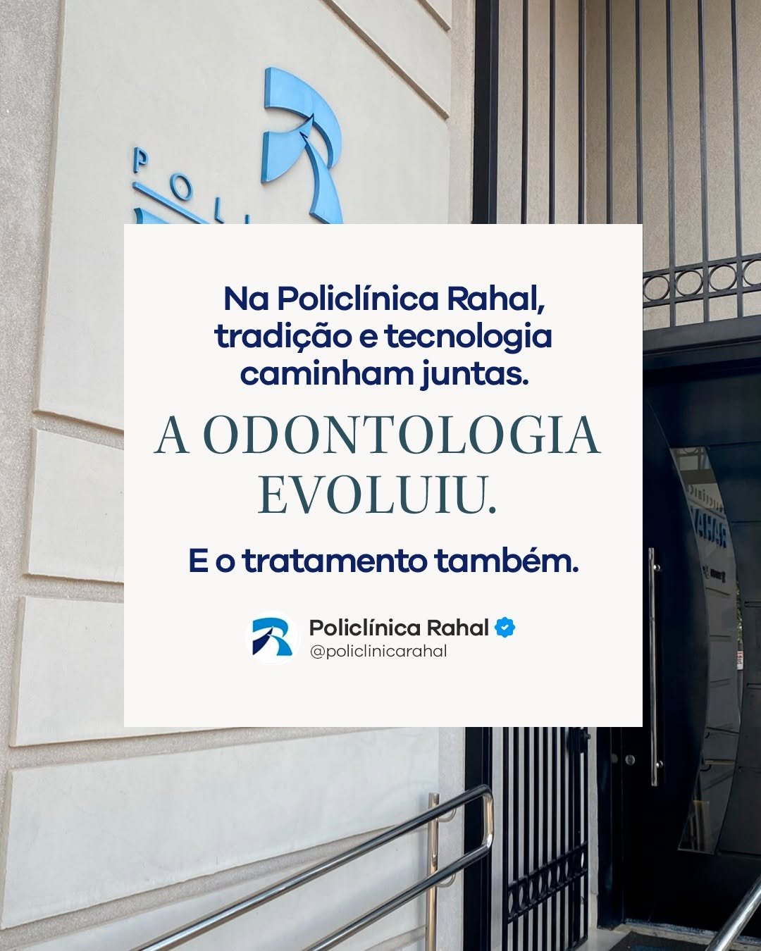 Fachada da Policlínica Rahal com o logotipo azul